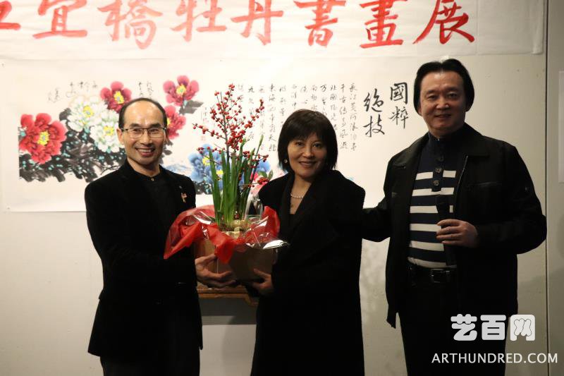 “牡丹王子”西雅图举办画展 助力传播中国牡丹文化
