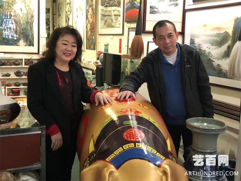 西雅图派克市场即将首次迎来华人画家手绘金猪