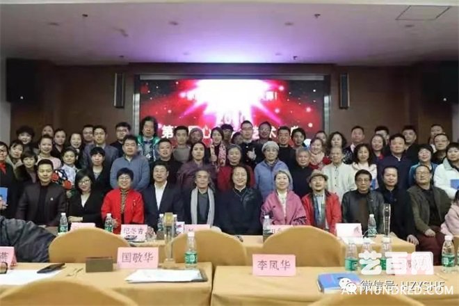 第五届心光生命艺术盛典暨高峰论坛在北京隆重举行，10名多个领域的杰出人物获“生命艺术大师”殊荣。