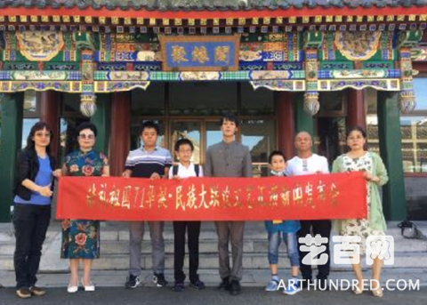  中国: 民族大联欢文艺汇演新闻发布会在京举行